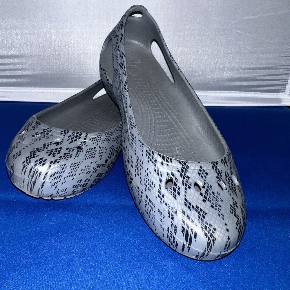 Crocs Womens Shoes Kadee Snake Skin slip on Size 7W Gray Black Comfort Animal